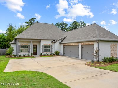 123 Freeland Ln