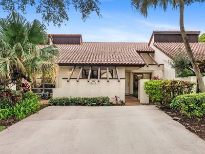 6886 Tiburon Circle