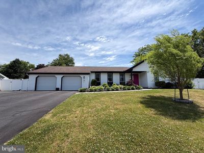 1098 Hillview Ln