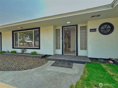 1013 River Drive