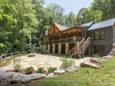 935 Glenshore Drive