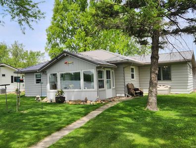 586 S Lakeshore Dr