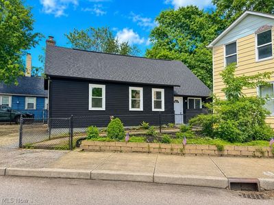 842 Starkweather Ave