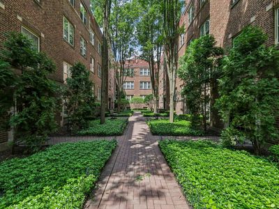 Property at 219 N Oak Park Ave APT 2E, Oak Park, IL