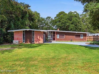6109 Ridge Rd