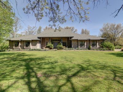 3900 Valley Oaks Dr