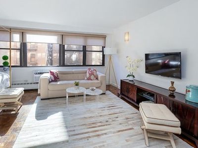 210 E 15th St APT 5H