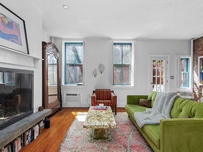 256 W 21st St APT G1
