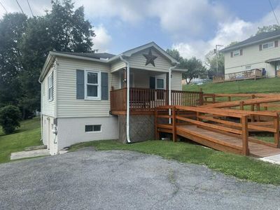 206 Carter Ave