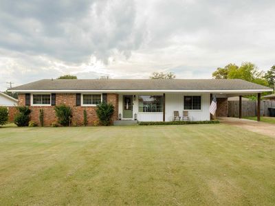 506 E Lakeside Dr