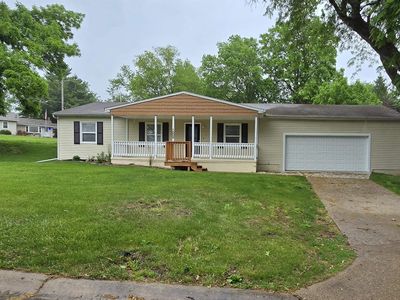 Property at 1002 Maywood Dr, Oskaloosa, IA