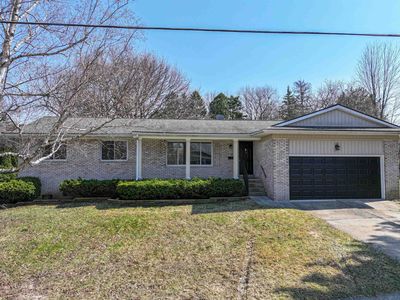 735 Huntington Rd