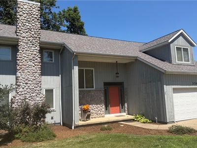 3566 Edgewater Dr