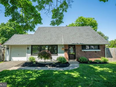17 Cloister Rd