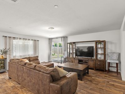 733 W Perez Avenue