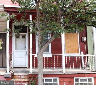 573 Line St