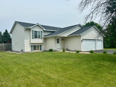 712 Heritage Ln