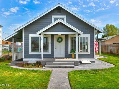 211 E Naches Ave