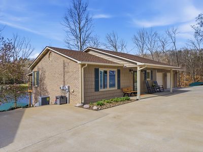 1077 Cliffs Edge Rd