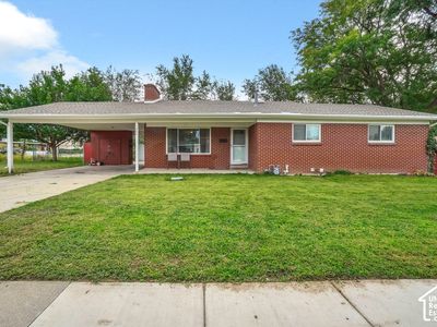 284 E Twin Peaks St