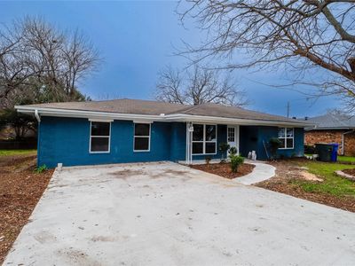 745 Holiday Dr