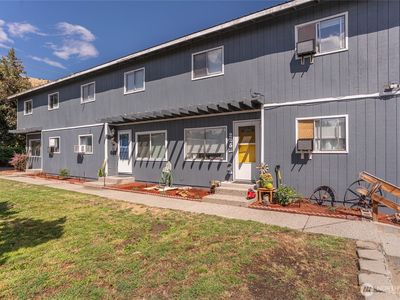 225 W Highland Avenue