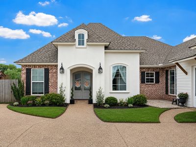 660 Dumaine Dr