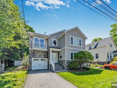 82 Monroe Ave