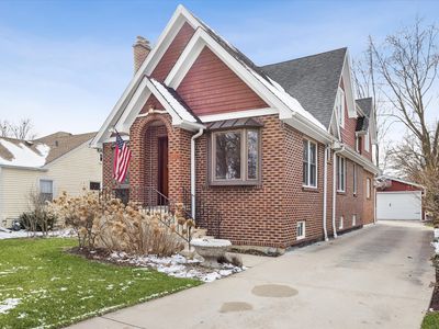 5116 Woodland Ave