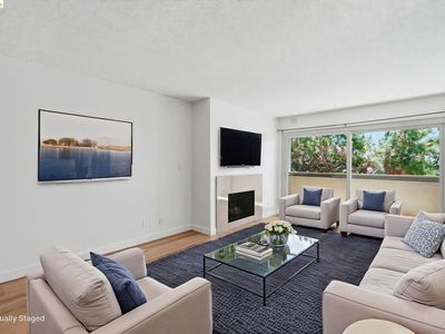 955 Shorepoint Ct APT 208