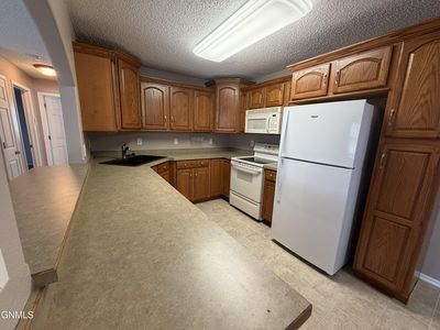 120 Lake Ave APT 4