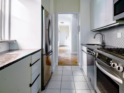 58 W 58th St APT 15C