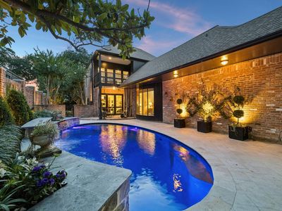 12 E Broad Oaks Dr
