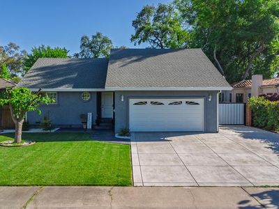 3414 Club Ln