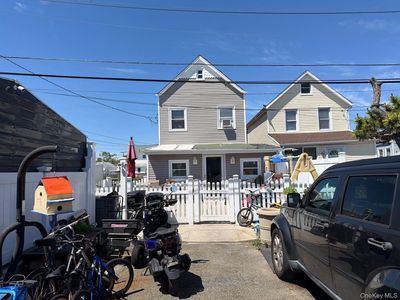 4 Bayview Avenue