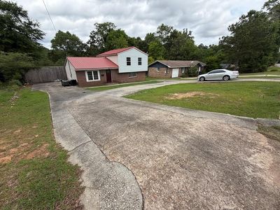 1221 Denton Rd
