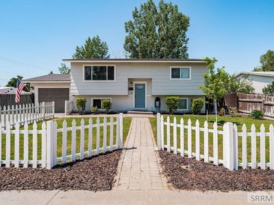 915 N Stevens Dr