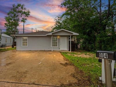 904 Montopolis Dr