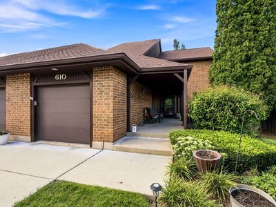 Property at 610 Cress Creek Ln, Crystal Lake, IL