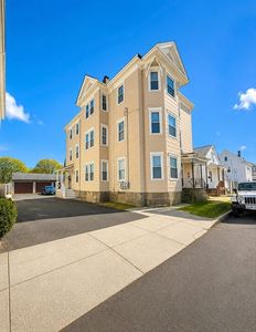 90 Robeson St