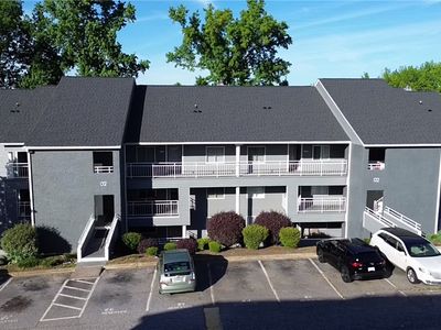 210 Northlake Dr