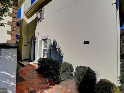 1011 N Pitt St