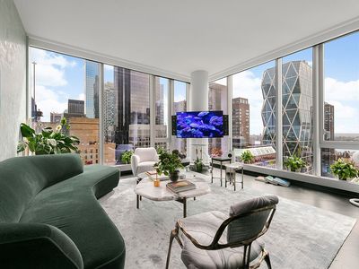 217 W 57th St #33F