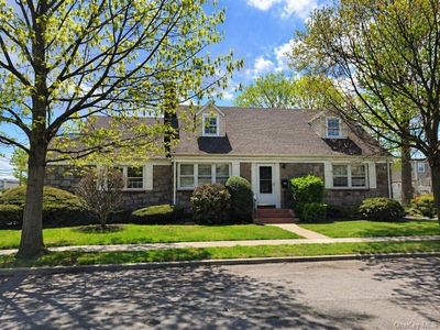 33 Nassau Boulevard