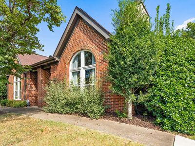 100 Highland Villa Dr