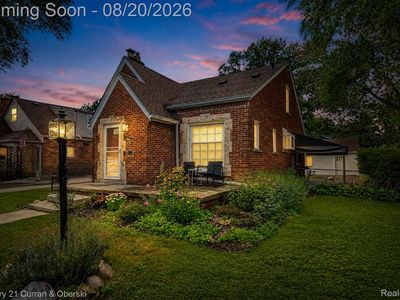 Property at 2100 Lancaster St, Grosse Pointe Woods, MI