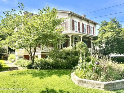 402 N Pearl St