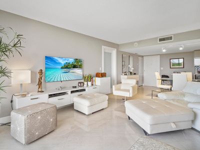 2000 Presidential Way #602