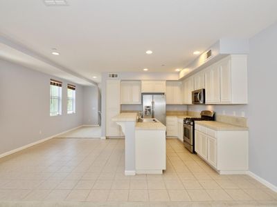 63 Ede Ln