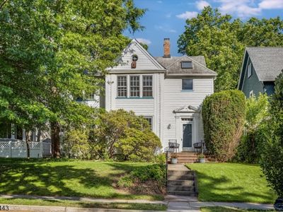 305 Mortimer Ave